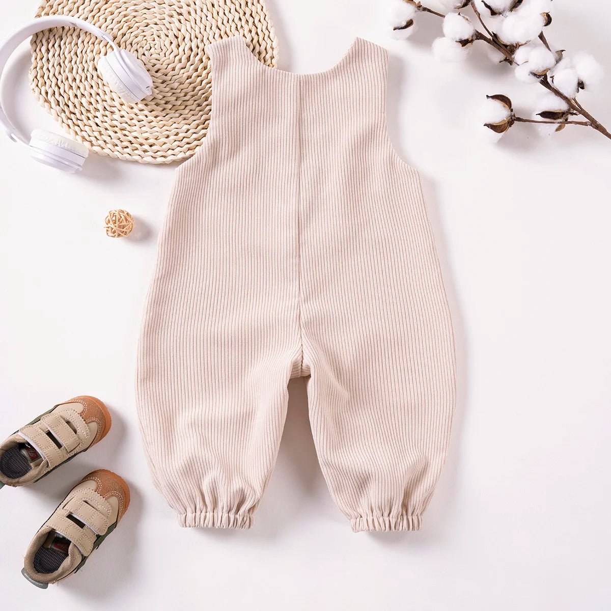 Cord-Latzhose für Babys & Kleinkinder mit Bären-Applikation