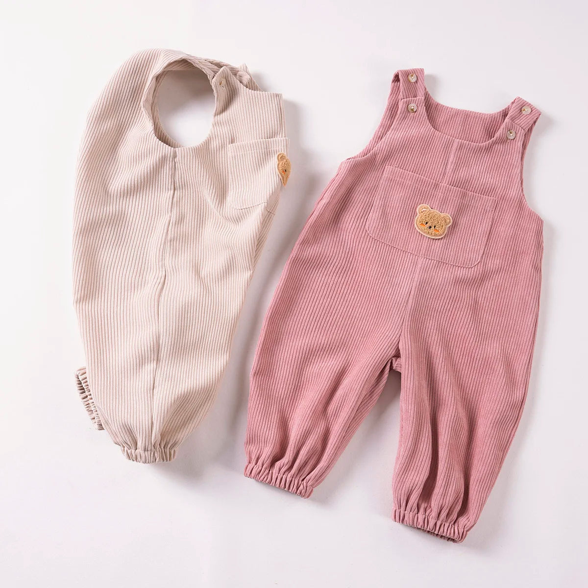 Cord-Latzhose für Babys & Kleinkinder mit Bären-Applikation