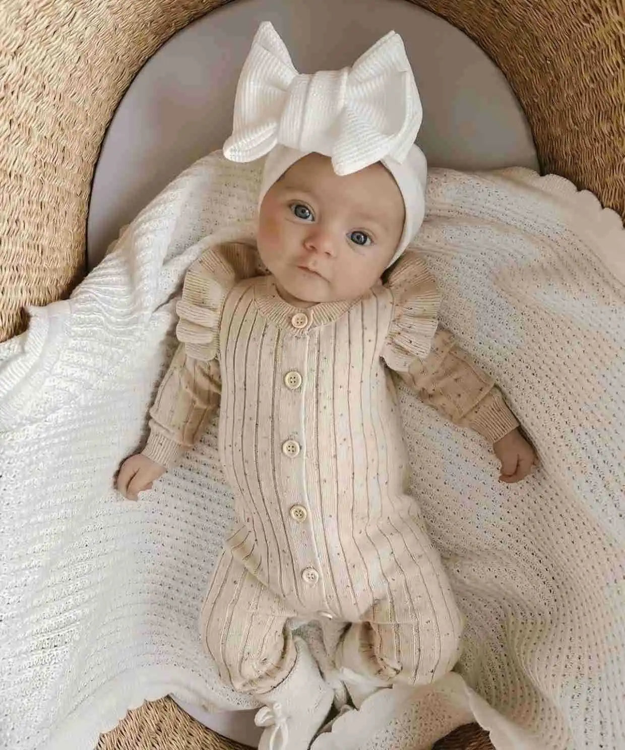 Baby Overall für Mädchen mit Rüschen im Strickdesign