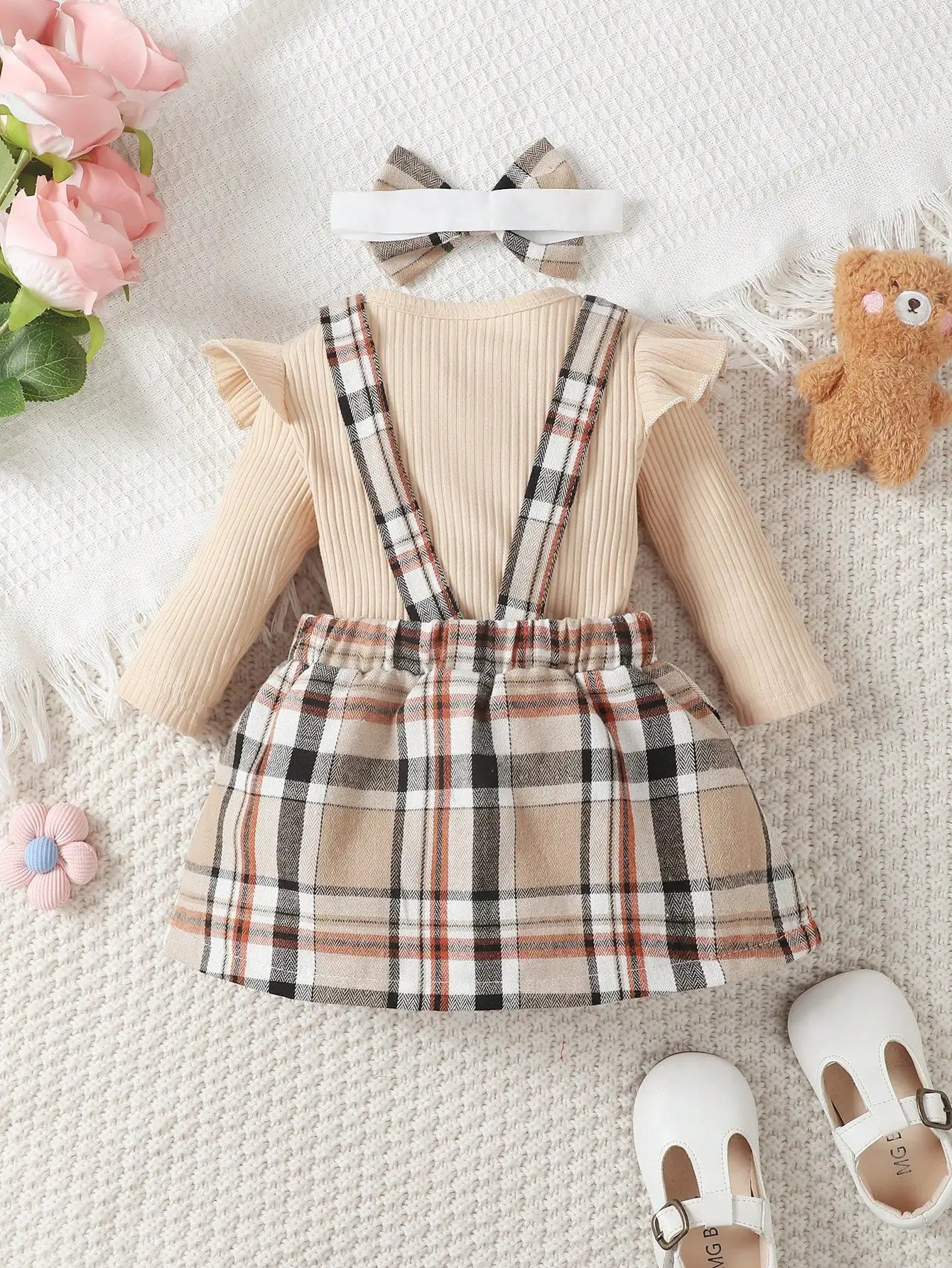 4-teiliges Baby-Outfit mit Body, Trägerkleid, Haarband & Schleife
