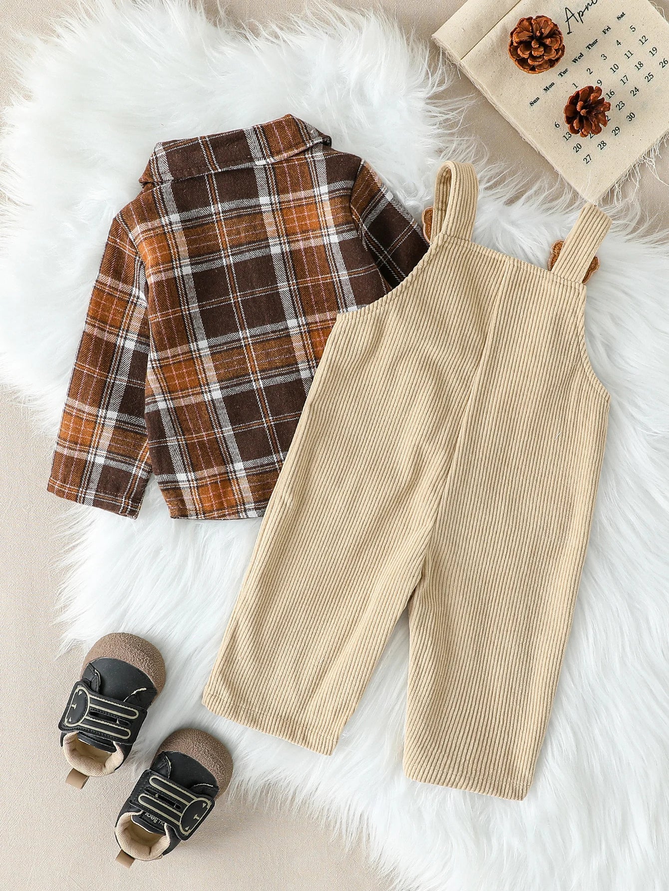 2-teiliges Jungen-Outfit mit Karohemd & Latzhose