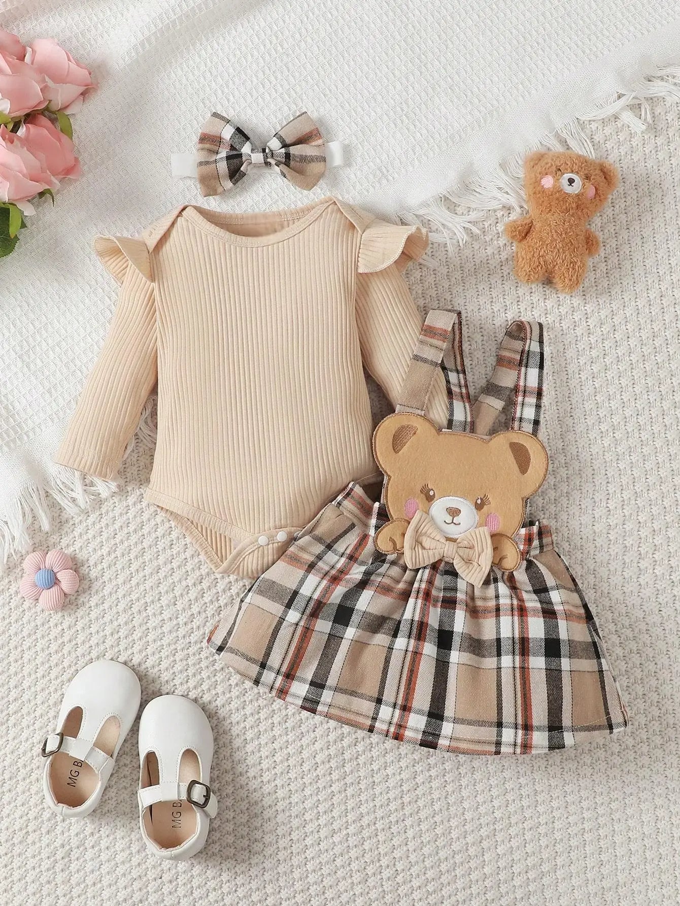 4-teiliges Baby-Outfit mit Body, Trägerkleid, Haarband & Schleife