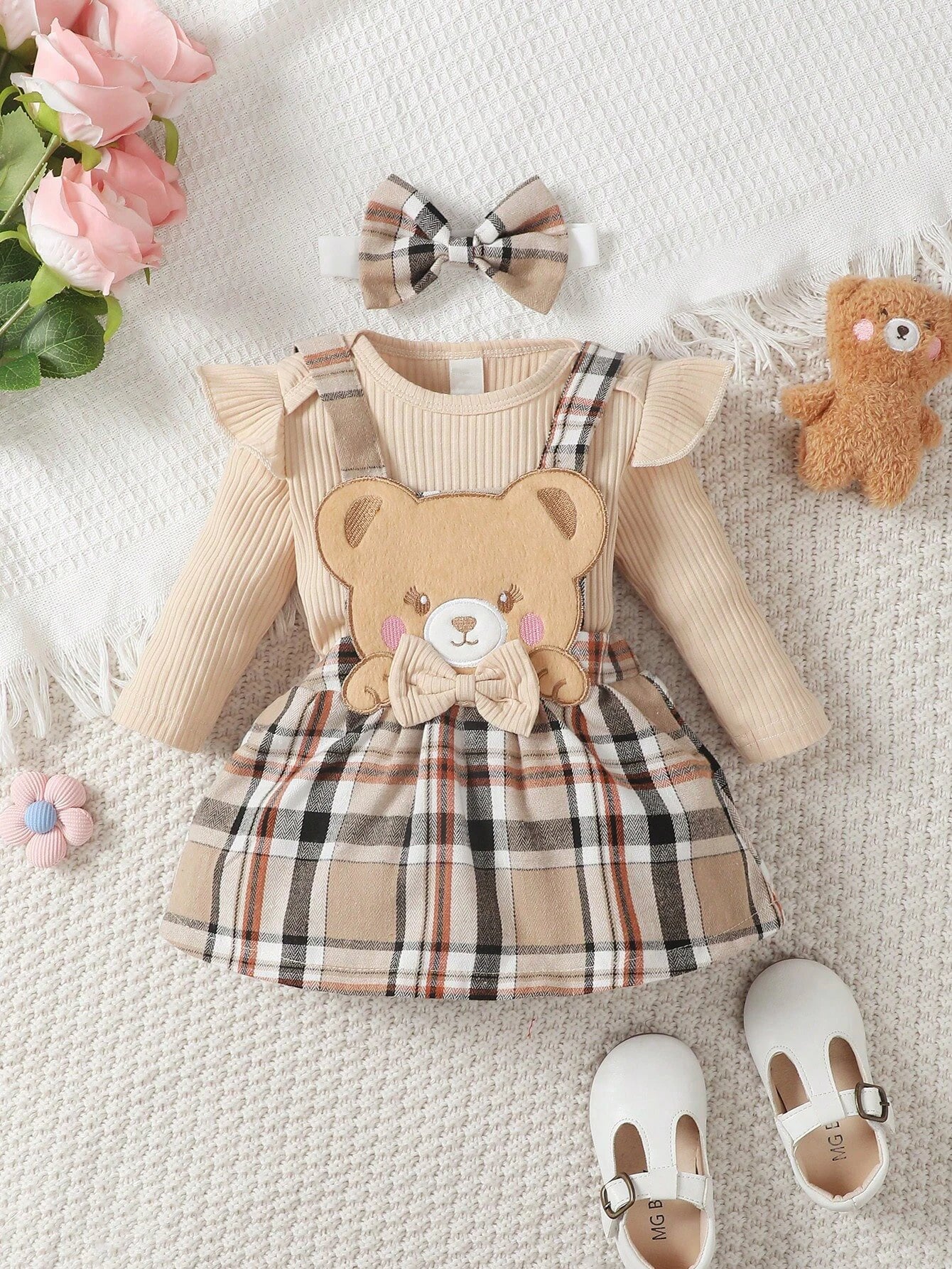 4-teiliges Baby-Outfit mit Body, Trägerkleid, Haarband & Schleife
