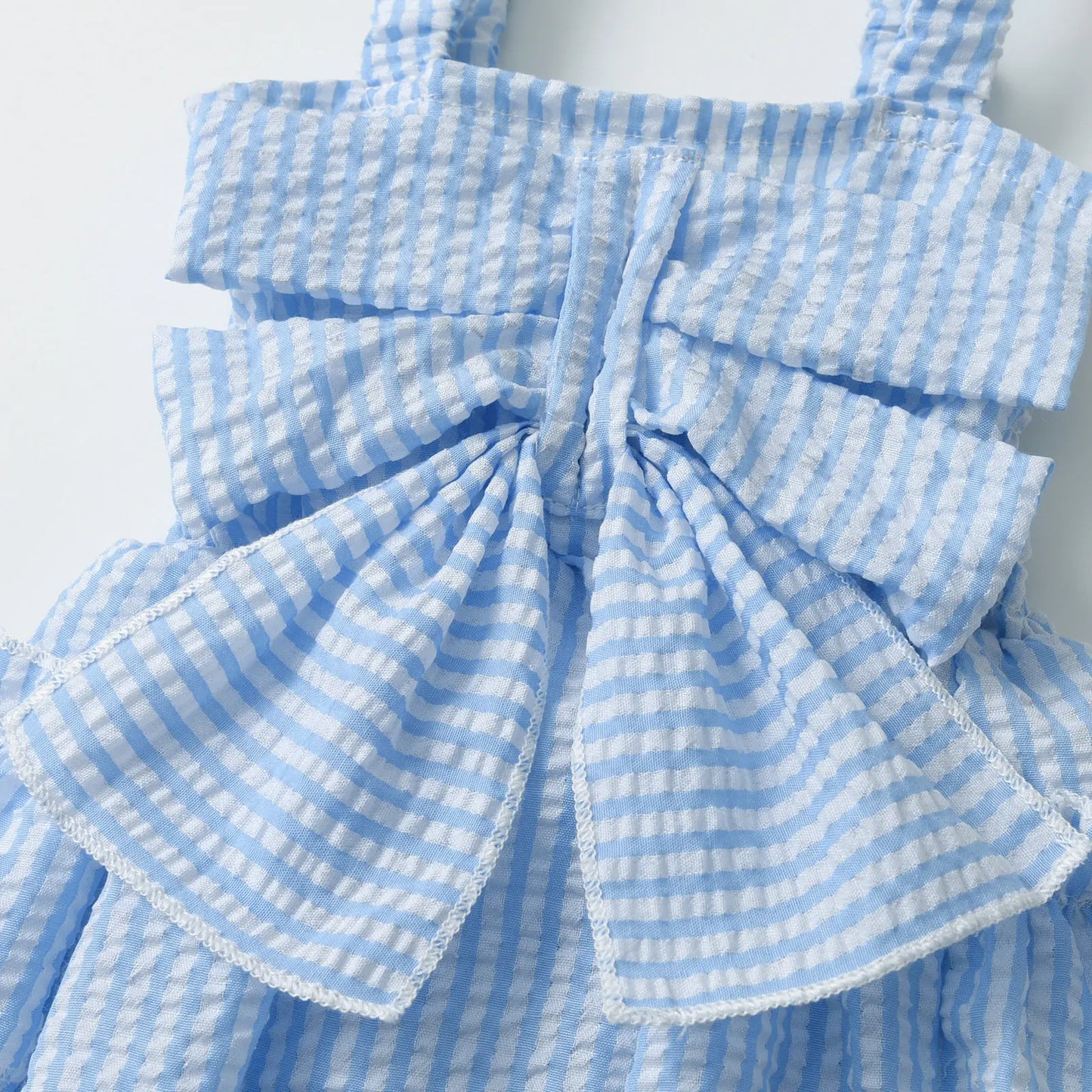 Zauberhafter Baby Mädchen Romper mit Rüschen & Schleife