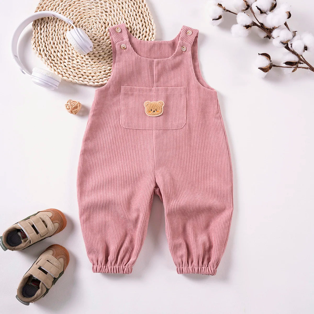 Cord-Latzhose für Babys & Kleinkinder mit Bären-Applikation