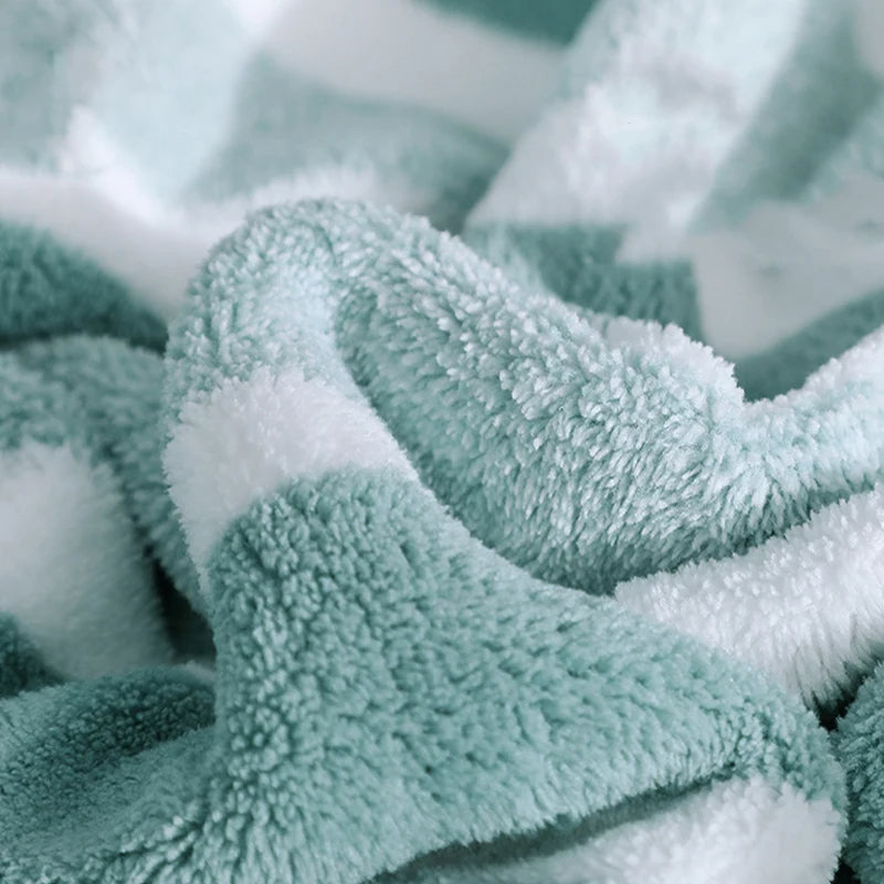 Kuscheliges Kinder-Badetuch „Soft Stripe“