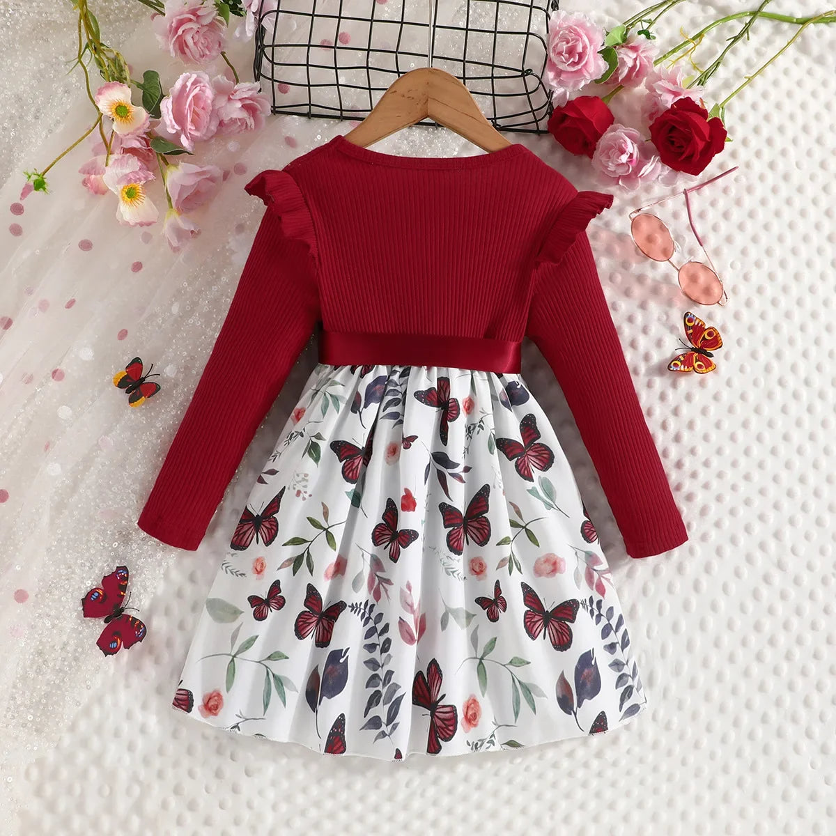 Schmetterlingstraum Kleid – Ein Hauch von Magie für kleine Entdeckerinnen