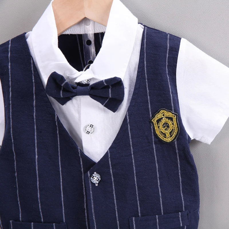 Stylisches 3-teiliges Outfit für kleine Jungs – Weste, Hemd & Shorts