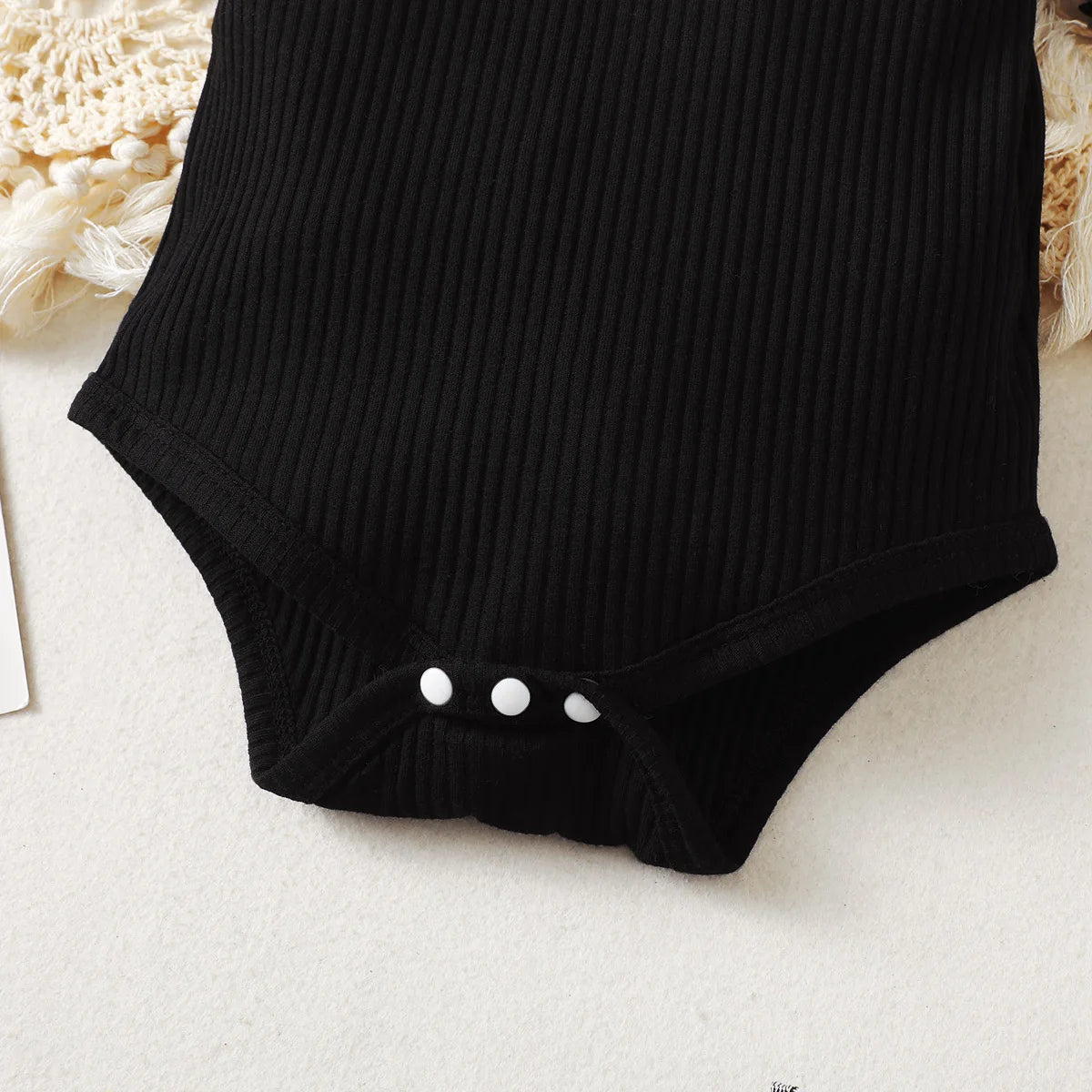 Baby Mädchen Outfit – 2-teiliges Set: Schwarzer Body mit Tüllärmeln & Karierte Shorts