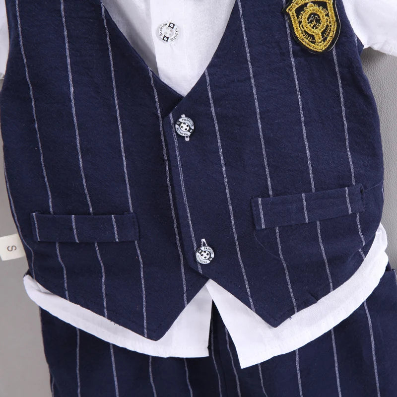 Stylisches 3-teiliges Outfit für kleine Jungs – Weste, Hemd & Shorts