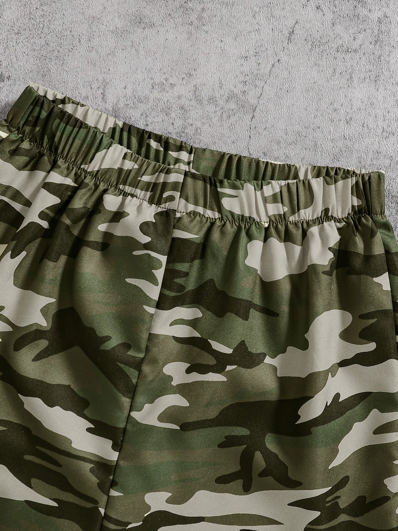 Abenteuer-Set für Trendsetter: Camouflage Cargo & Kuschelpullover