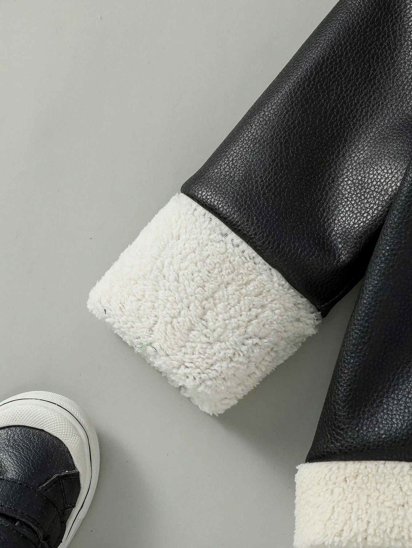 Kuschelweiche Lammfell-Imitat Jacke für kleine Trendsetter
