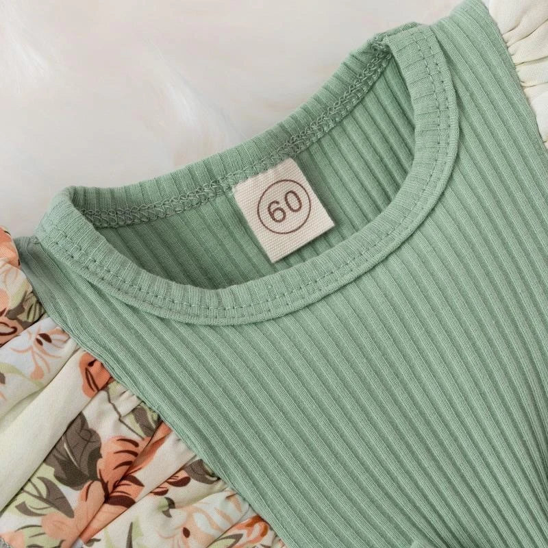 Zauberhafte Baby-Kleidchen-Sets für Mädchen