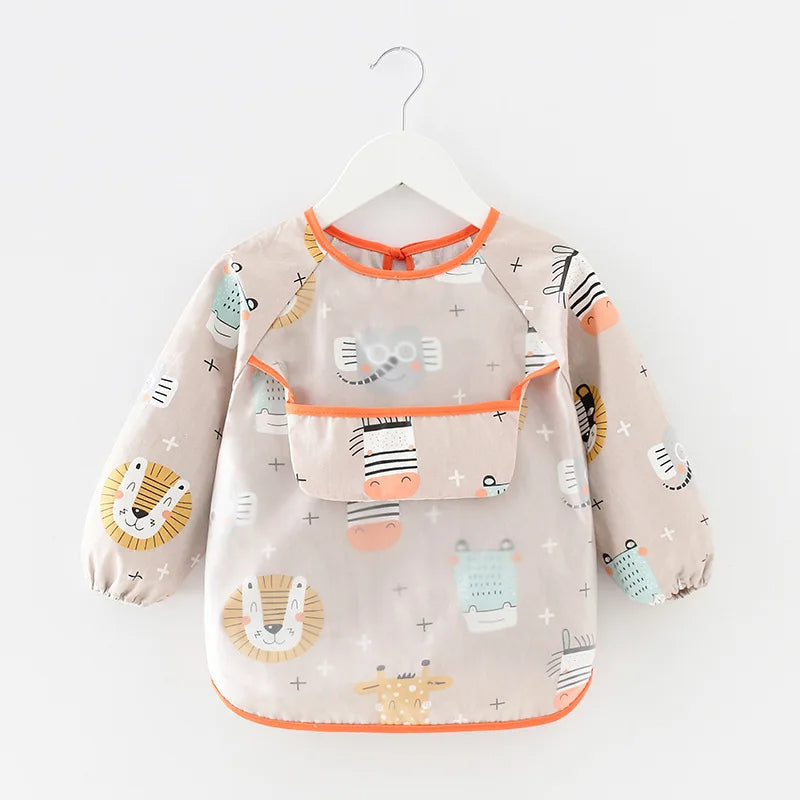 Lätzchen mit Ärmel für Babys & Kleinkinder in verschiedenen Designs
