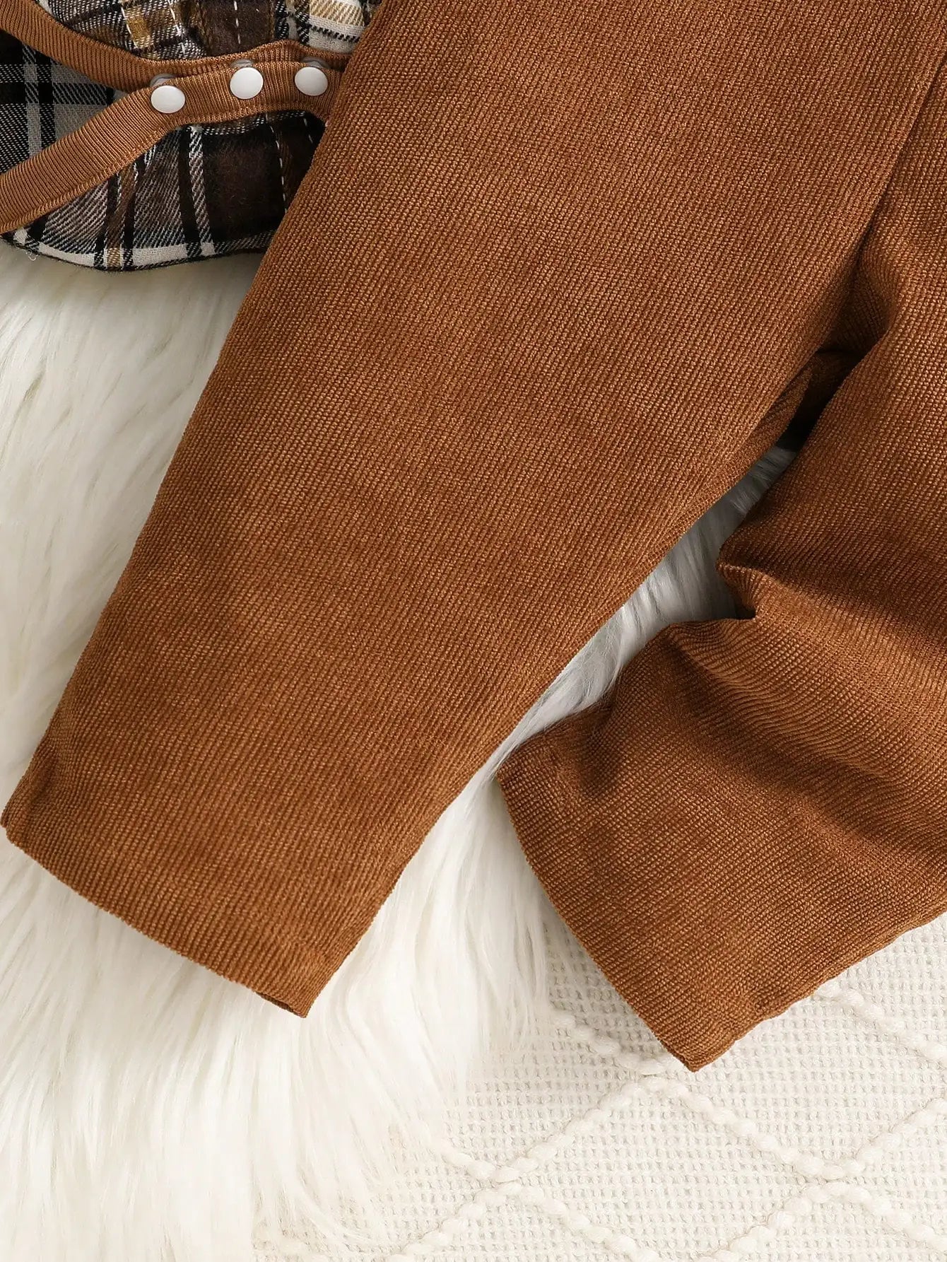2-teiliges Set für Jungen: Kord-Latzhose & Flanellhemd