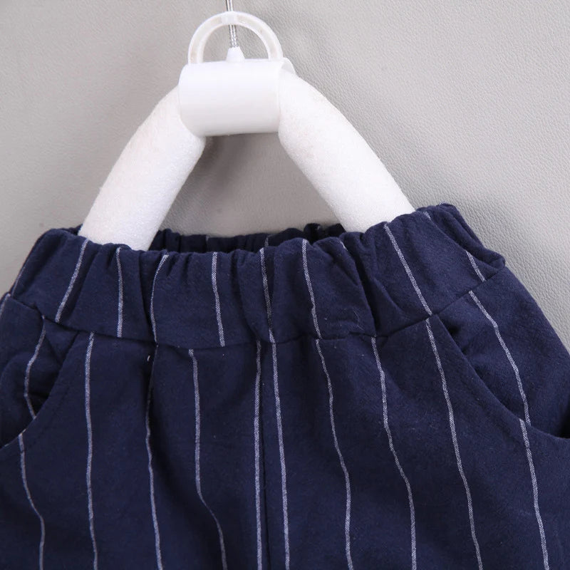 Stylisches 3-teiliges Outfit für kleine Jungs – Weste, Hemd & Shorts