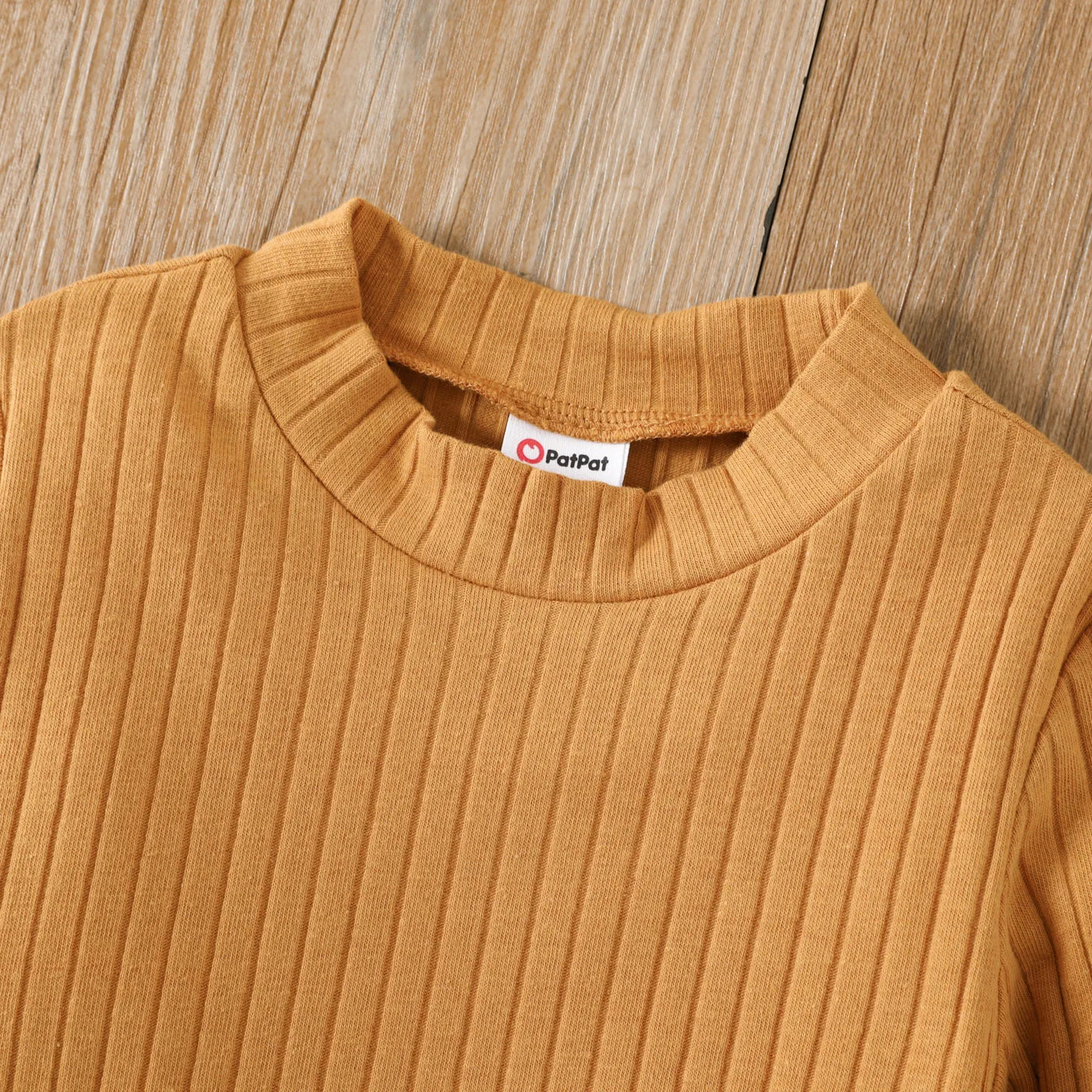 Kuschelweiches Strickkleid für kleine Trendsetter