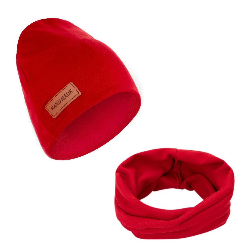 Handgemachtes Set aus Mütze & Halstuch für Kinder