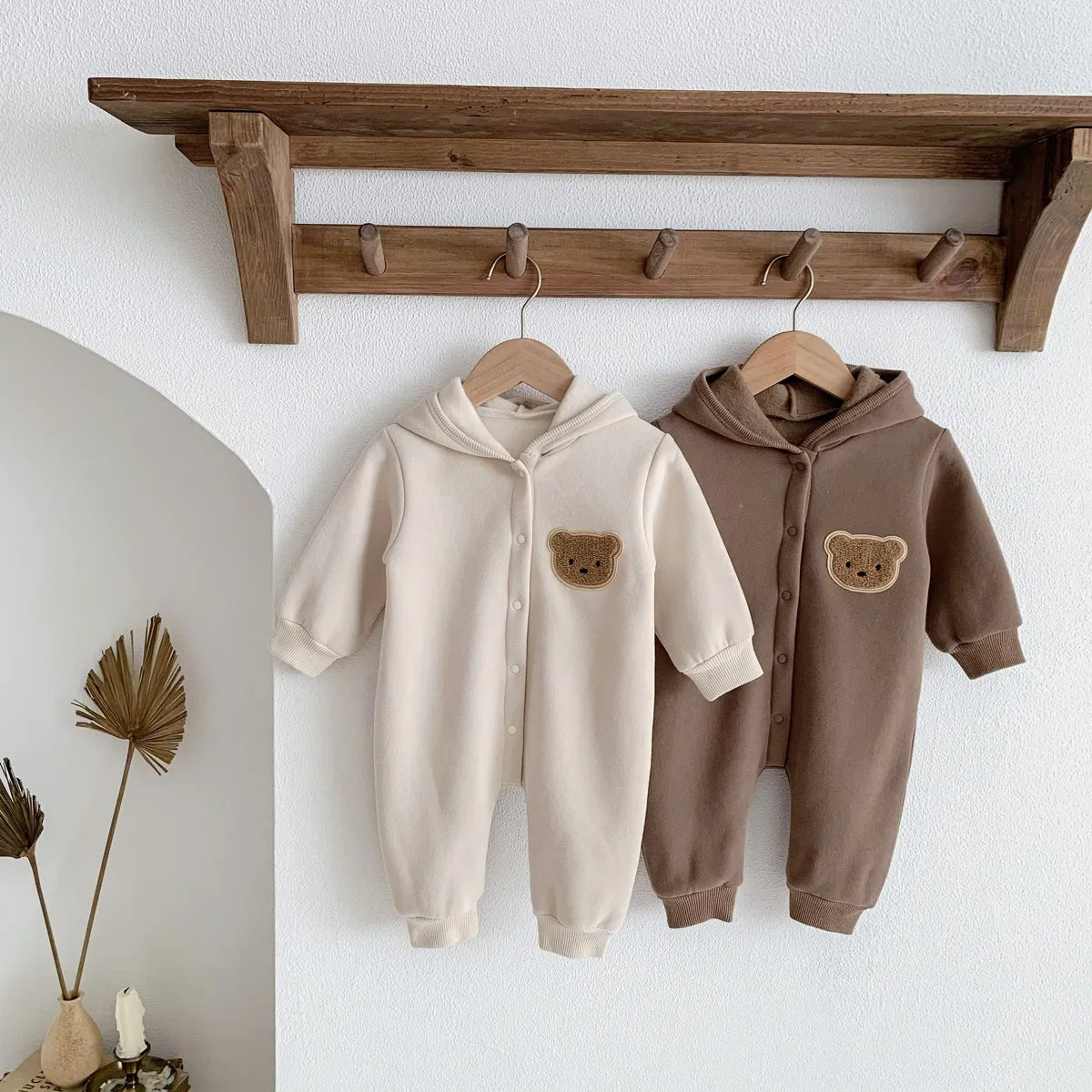 Kuscheliger Bären-Overall für kleine Entdecker