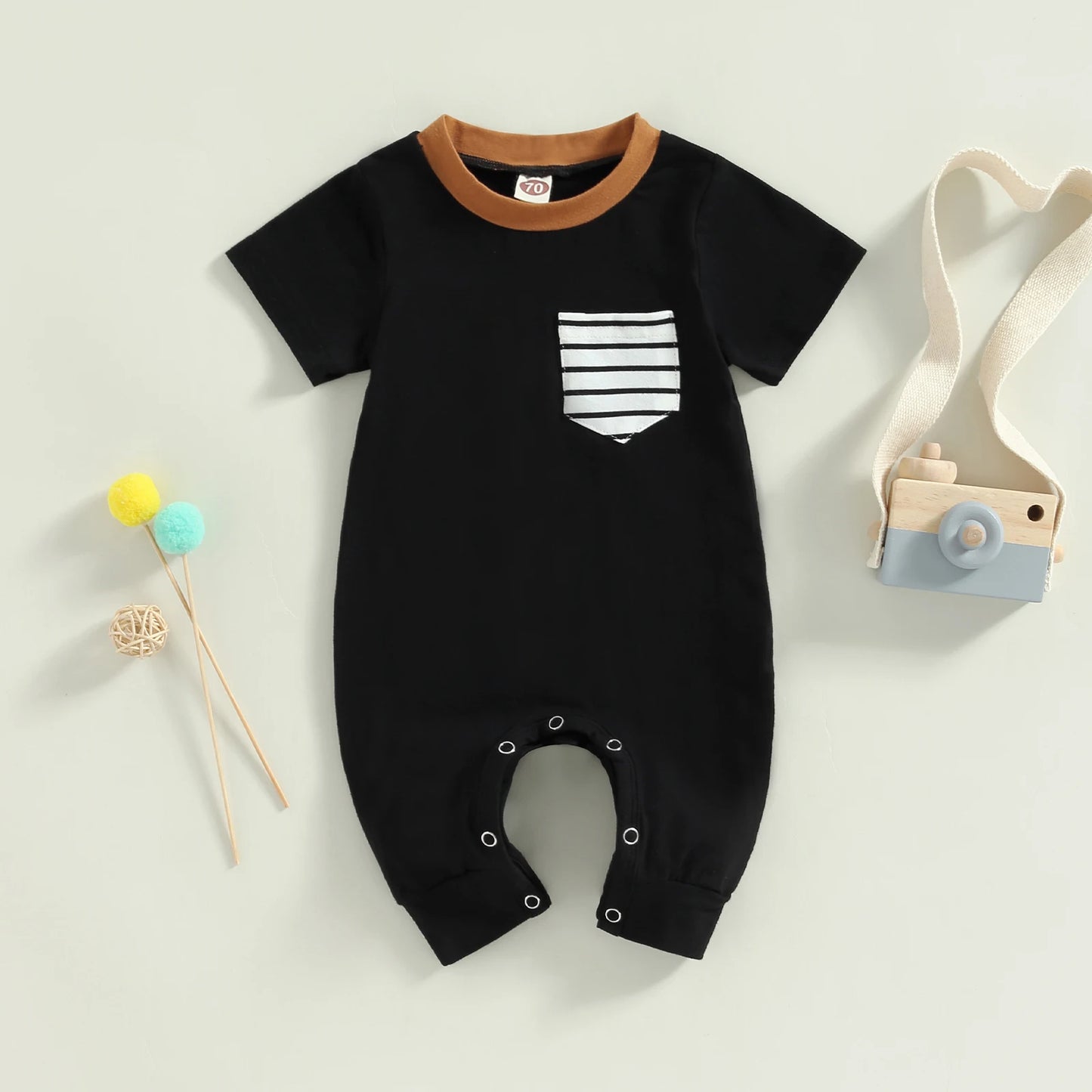 Kuschelweicher Abenteuer-Strampler von Modern Kid
