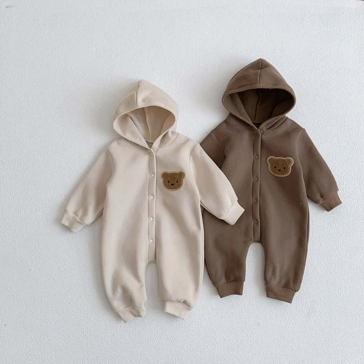 Kuscheliger Bären-Overall für kleine Entdecker