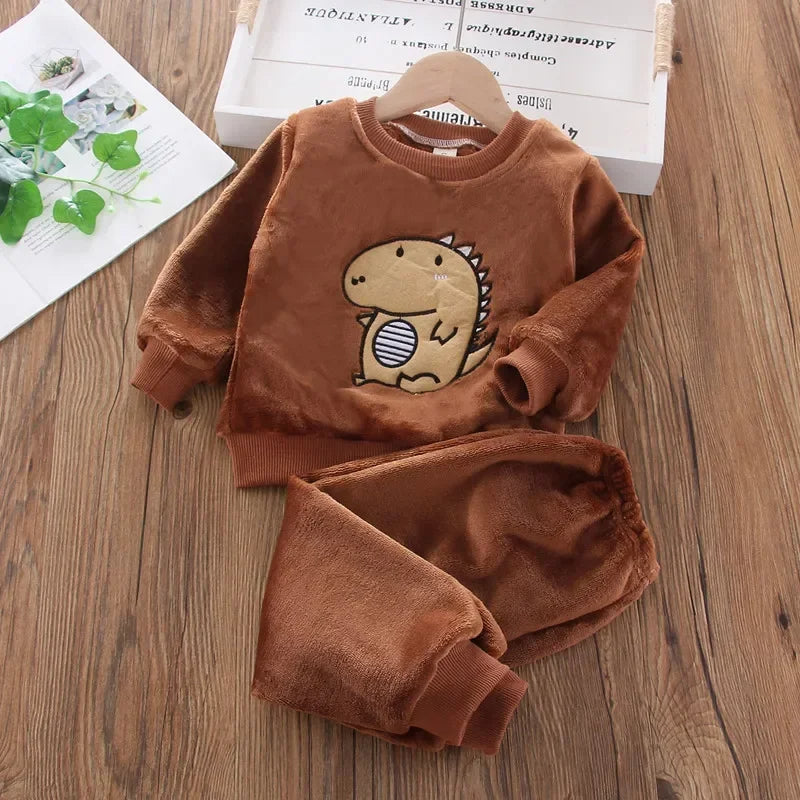 Kuscheliger Tiertraum: Flauschiger Kinder-Pyjama von Modern Kid