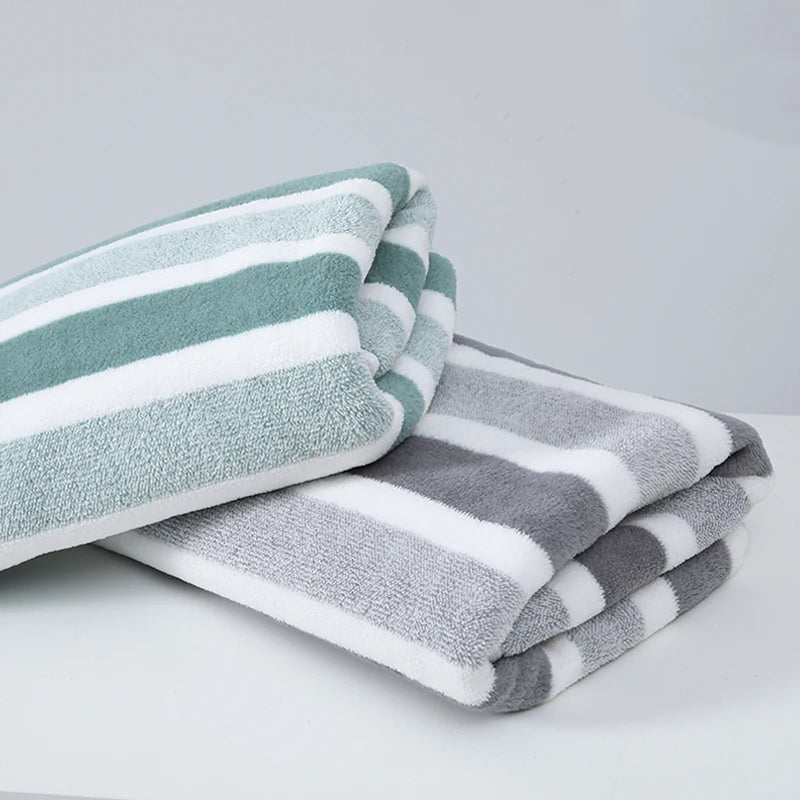 Kuscheliges Kinder-Badetuch „Soft Stripe“