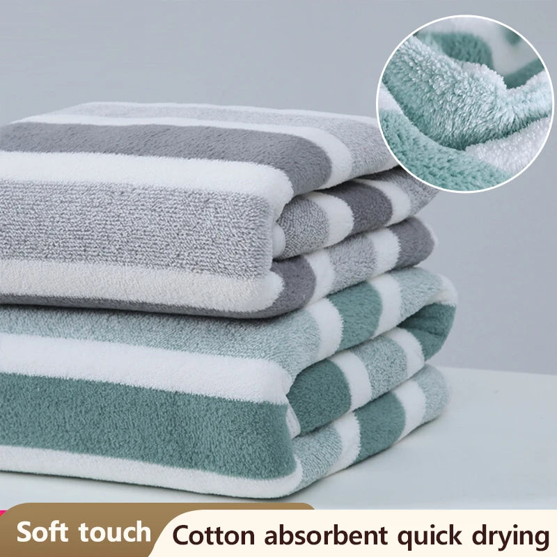 Kuscheliges Kinder-Badetuch „Soft Stripe“