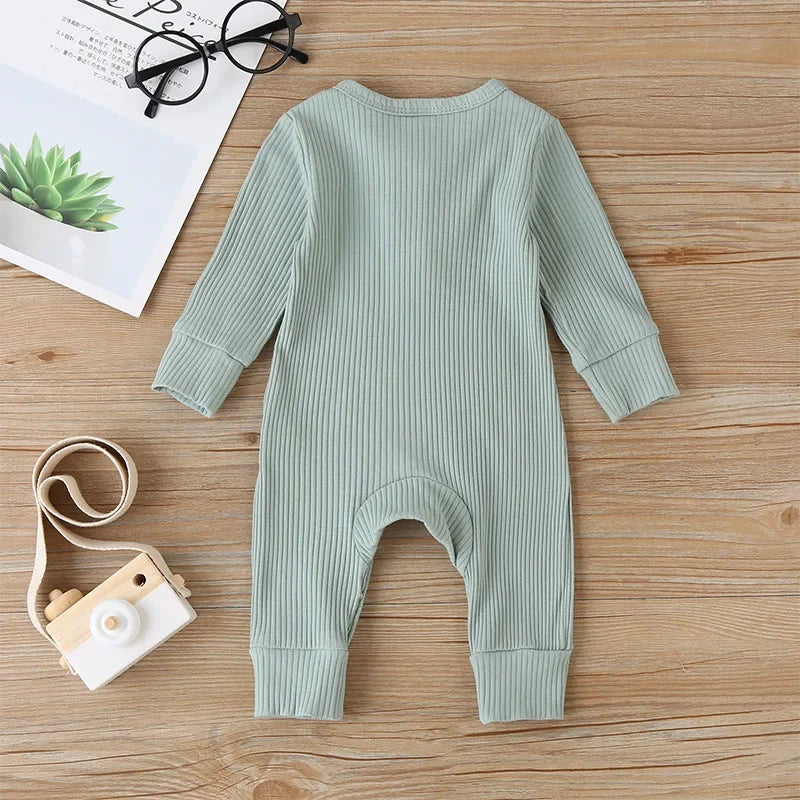 Kuschelweicher Baby-Strampler "Träumeland" – Für kleine Entdecker und Träumer