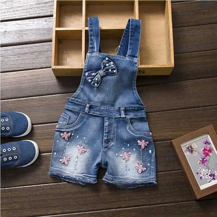 Mädchen Jeans-Latzhose mit Schmetterlingsstickerei