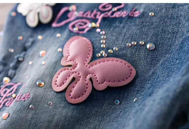 Mädchen Jeans-Latzhose mit Schmetterlingsstickerei