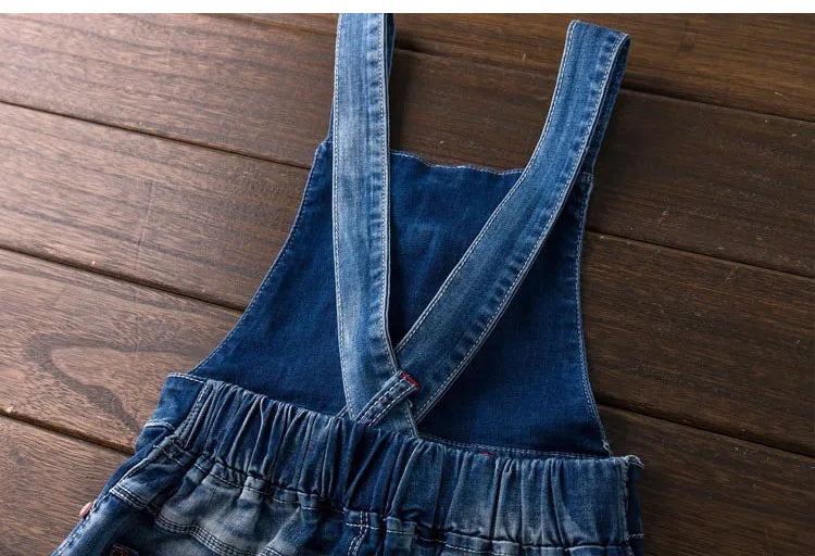 Mädchen Jeans-Latzhose mit Schmetterlingsstickerei