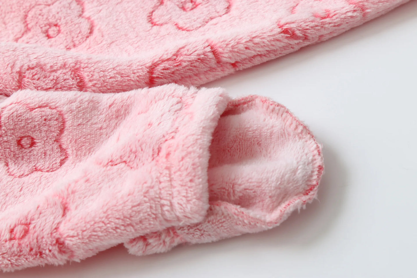 Flauschiger Baby-Overall mit Kapuze