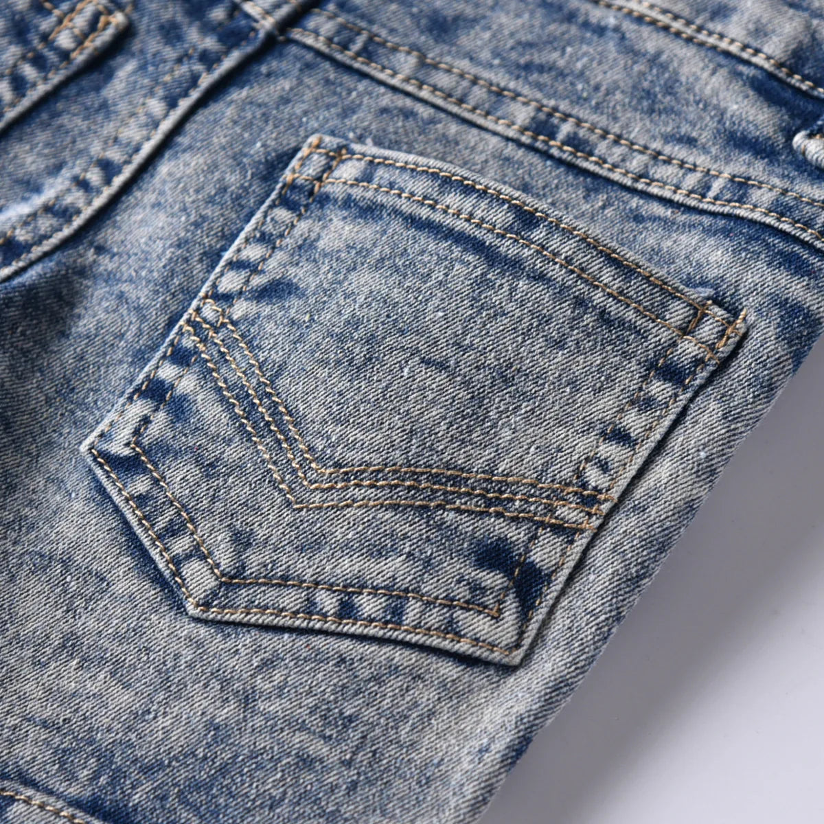 Kinder Jeans-Latzhose (Größen 80 bis 128)