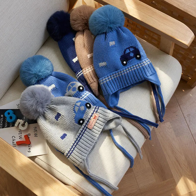 Kinder-Wintermütze mit niedlichem Auto-Design und Bommel