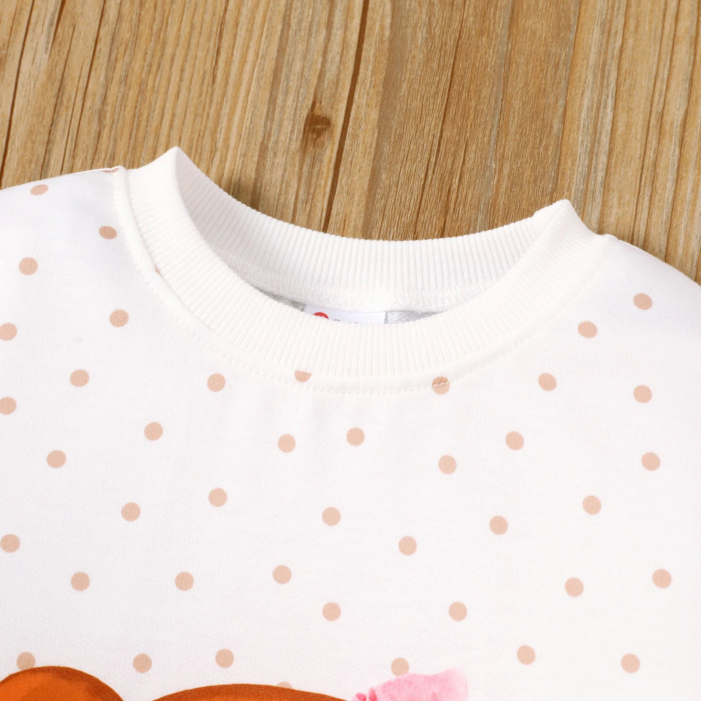 Niedlicher Kinderpullover mit Bärenmotiv