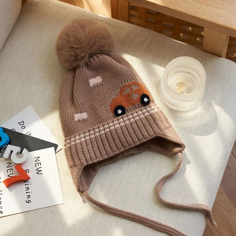 Kinder-Wintermütze mit niedlichem Auto-Design und Bommel