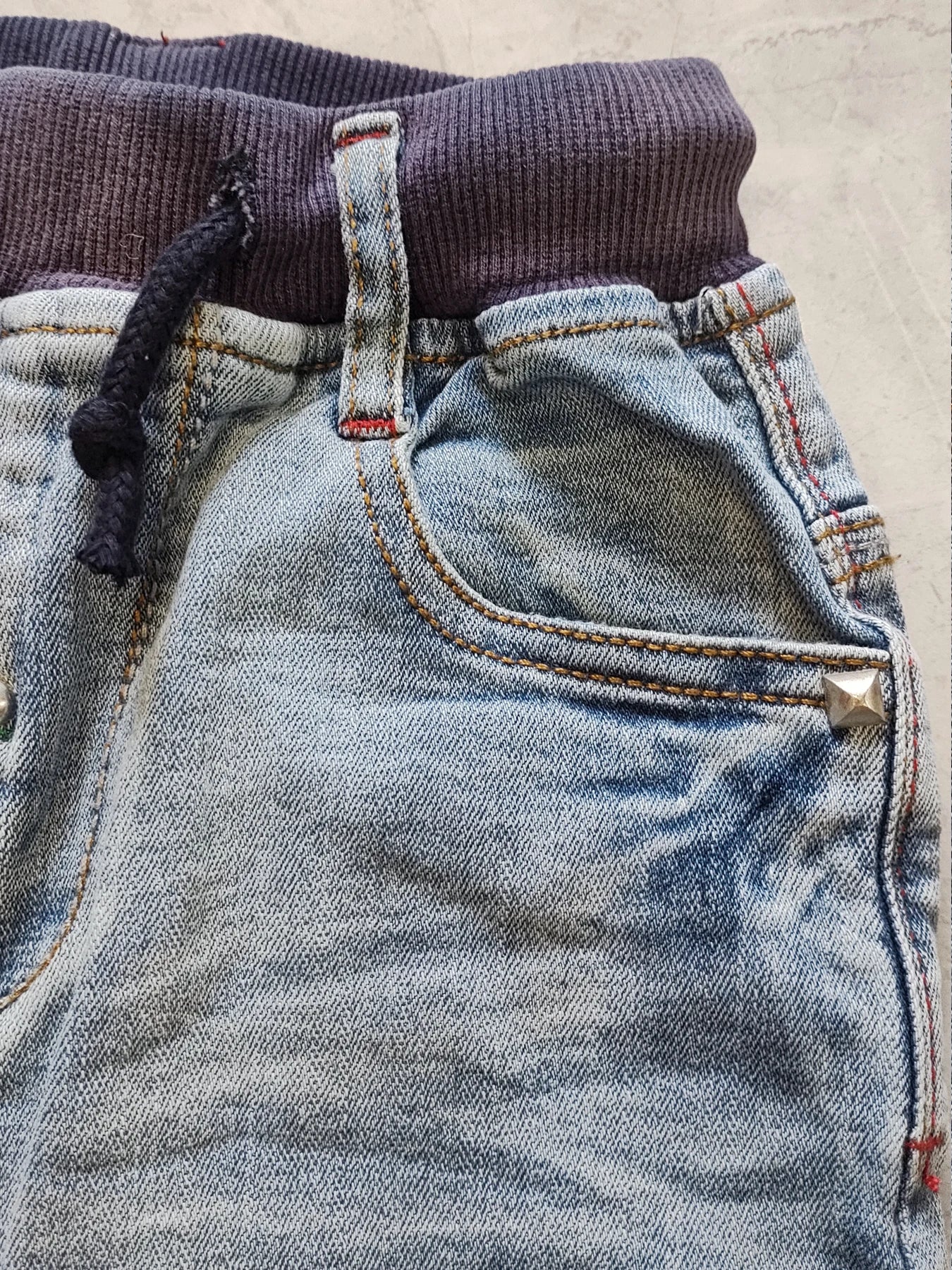 Coole Jeanshose für Jungen im Straight Fit Denim Design