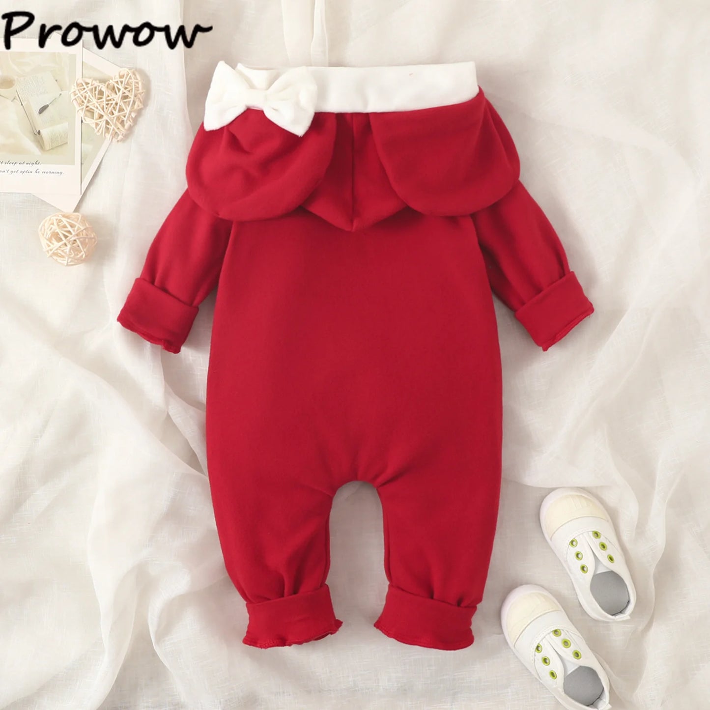 Niedlicher Baby-Strampler mit Kapuze und Ohren