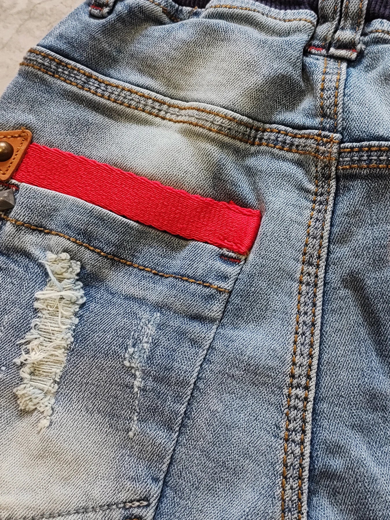 Coole Jeanshose für Jungen im Straight Fit Denim Design