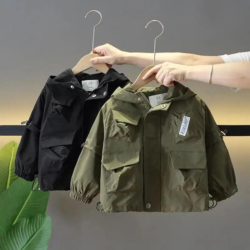 Stylische Kinderjacke mit Kapuze