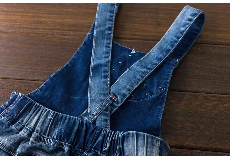 Mädchen Jeans-Latzhose mit Schmetterlingsstickerei