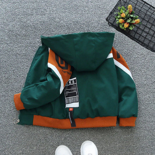 Kinder Jacke – gefüttert mit Kapuze & sportlichem Design