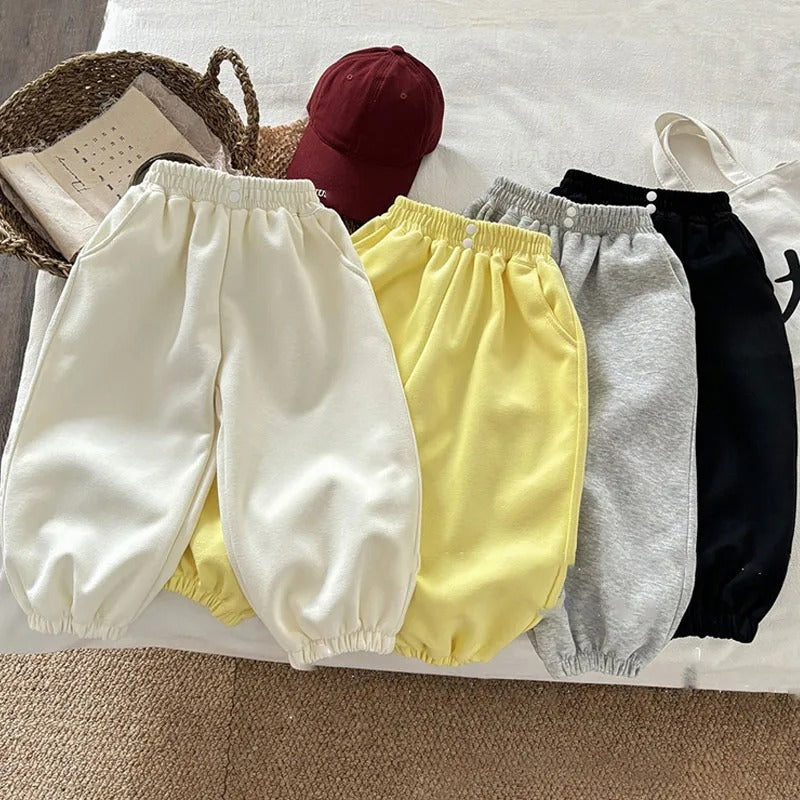 Bequeme Kinder Jogginghose mit elastischem Bund – lockere Kinderhose für Alltag & Spiel