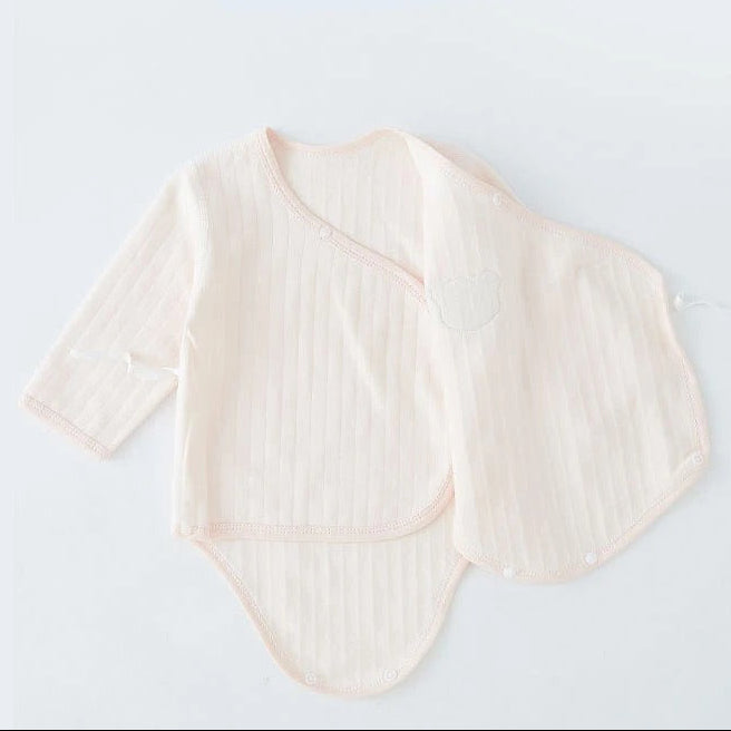 Baby Wickelbody mit Bären-Patch – gerippter Langarmbody
