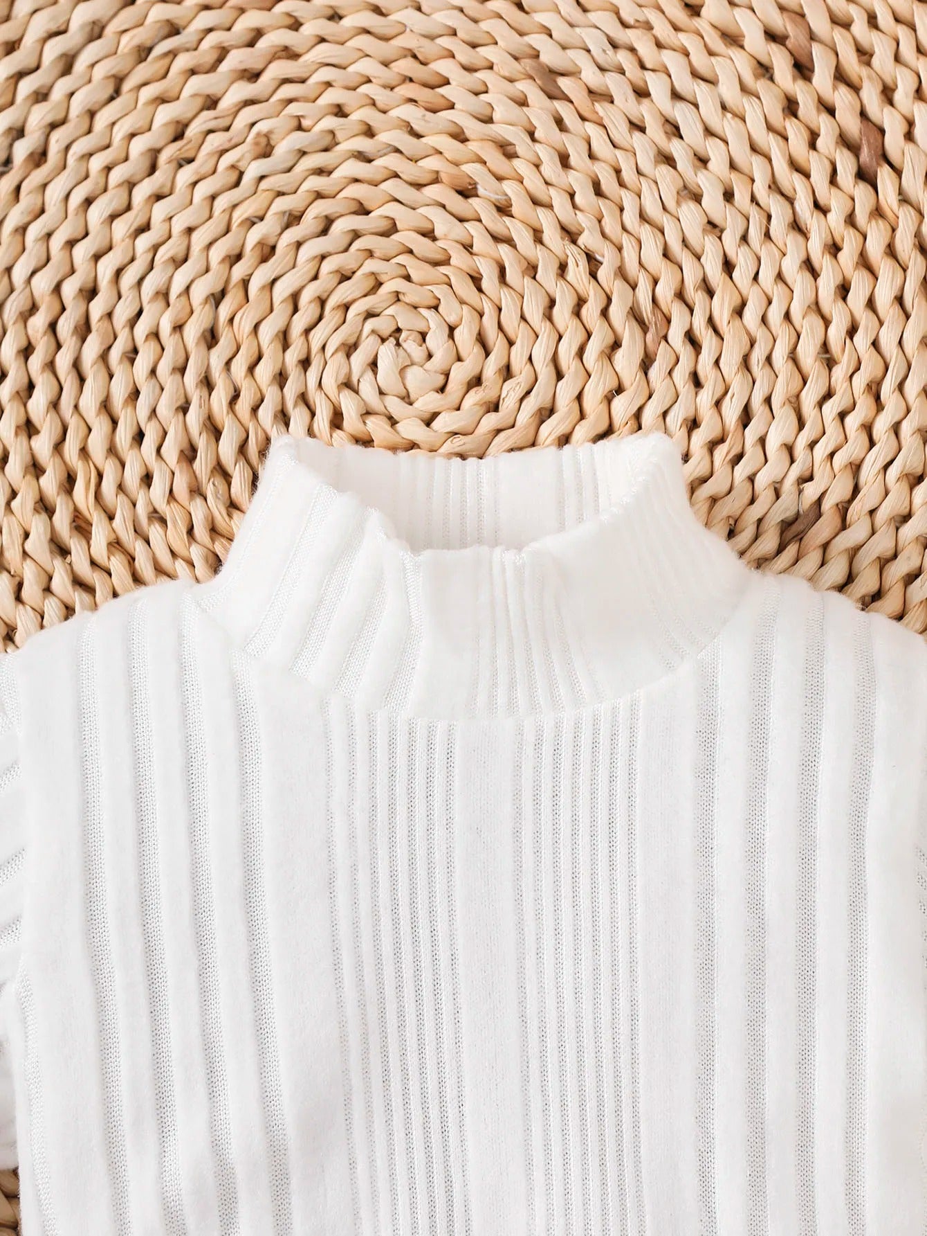 Mädchen 2-teiliges Set mit Rüschen Latzhose & Langarm Shirt – Braun Weiß