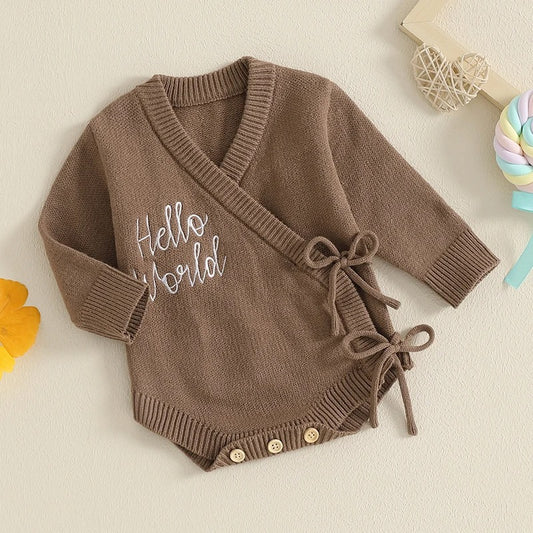 Gestrickter Baby Wickelbody „Hello World“ – Neugeborenen Body mit Wickelverschluss