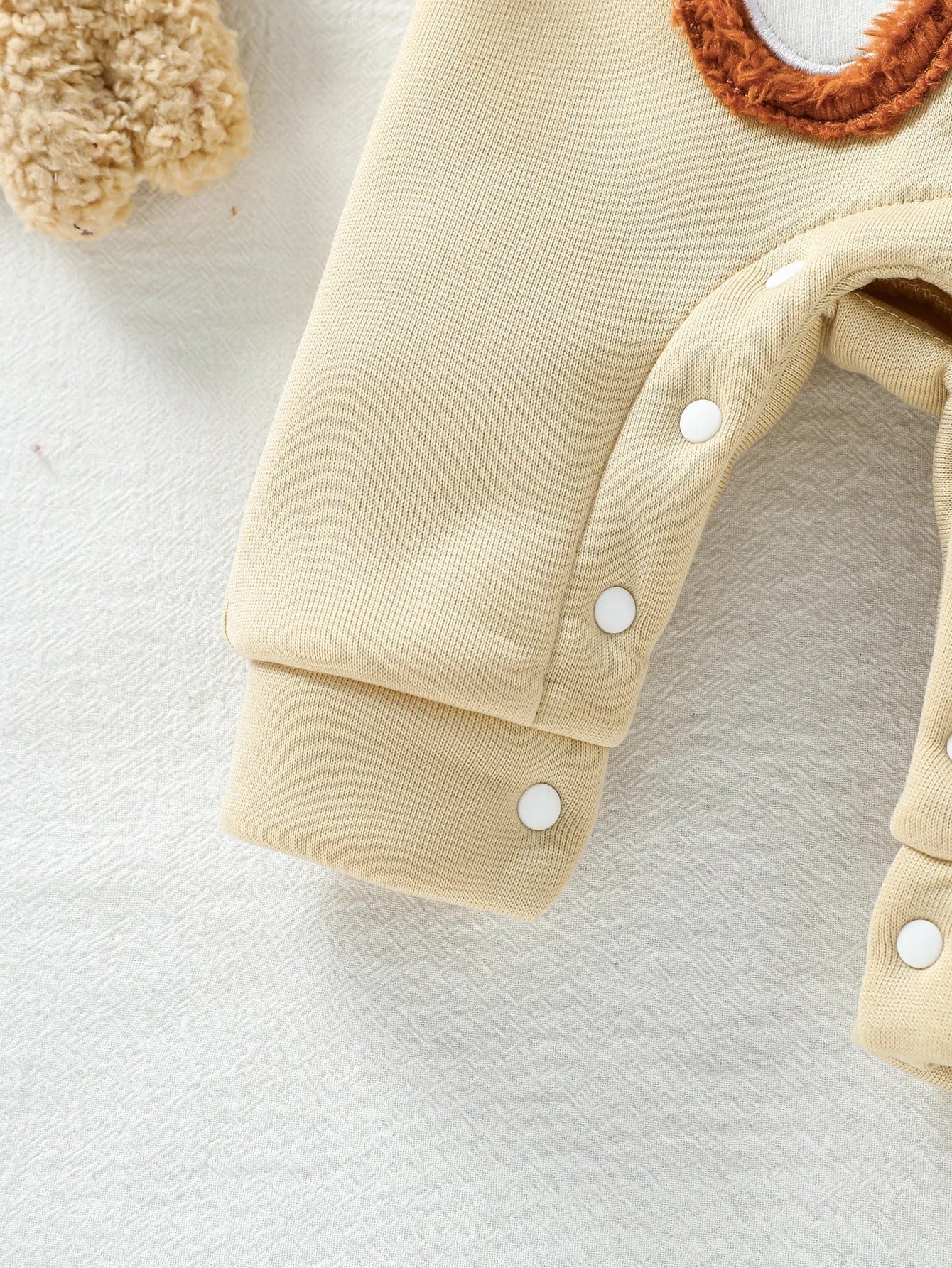 Kuscheliges 2-tlg. Baby-Outfit mit Teddybär-Applikation und Kapuze