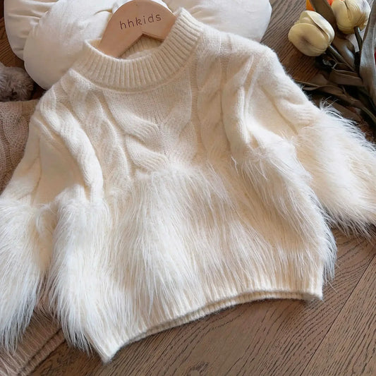 Edler Strickpullover mit Kunstfell-Details