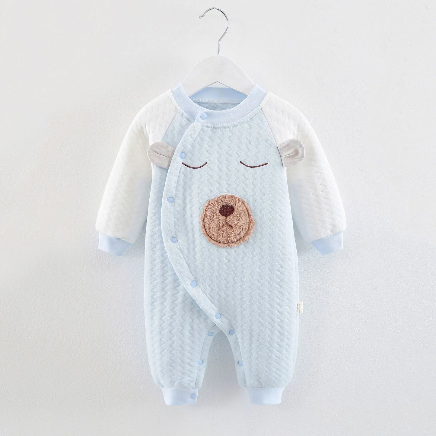 Kuschelweicher Baby-Strampler von Modern Kid